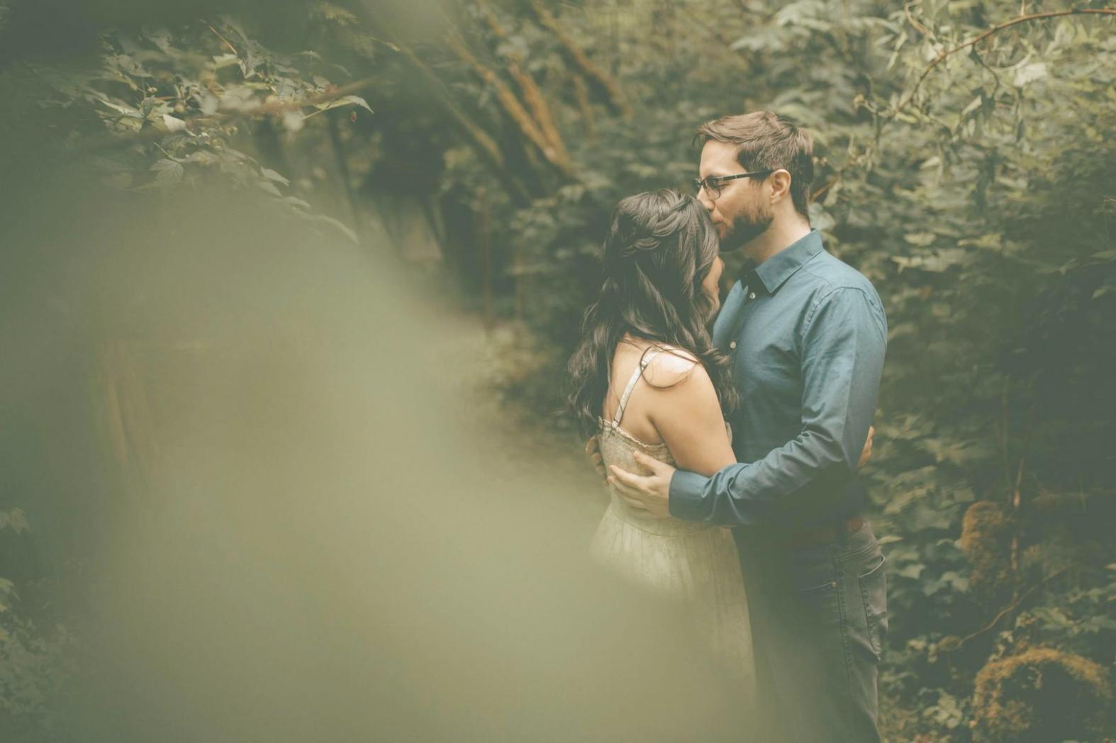 Professionista che illustra tecniche di comunicazione familiare